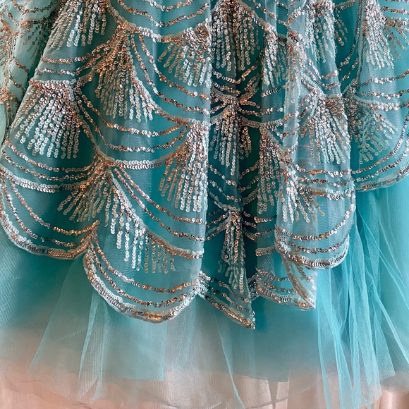 Sherri Hill SEQUIN EVENING GOWN - Picture 4 of 6